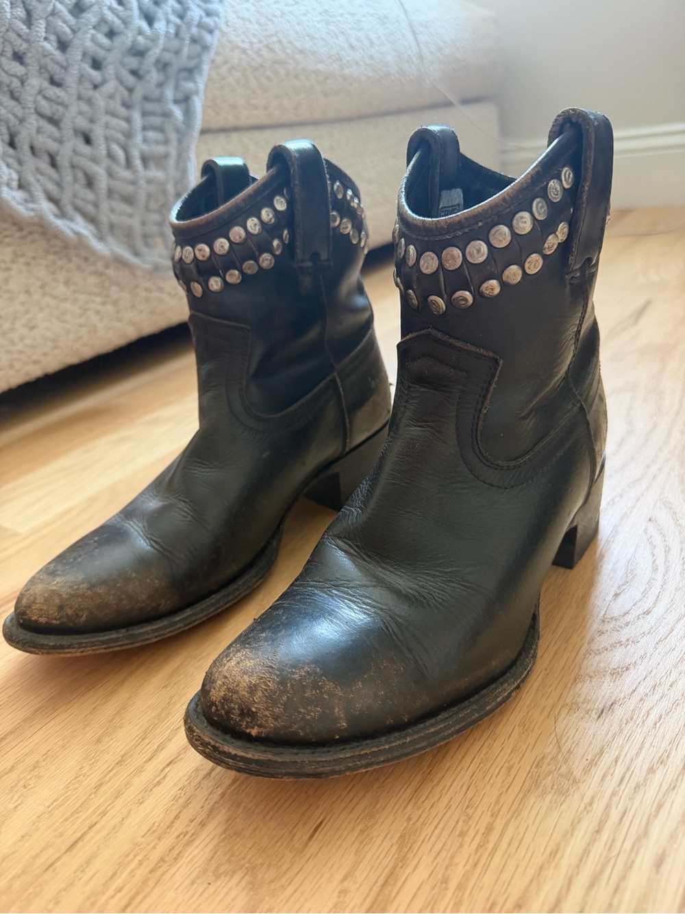 FRYE Diana Vintage Distressed Black Leather Stud Pull-On Cowgirl Ankle Boot!
